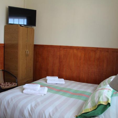 Hostal Y Cabanas Ainil Пунта-Аренас Екстер'єр фото