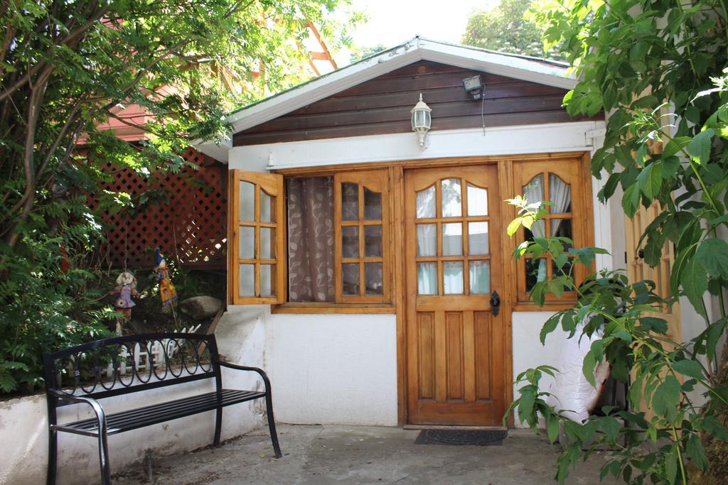 Hostal Y Cabanas Ainil Пунта-Аренас Екстер'єр фото
