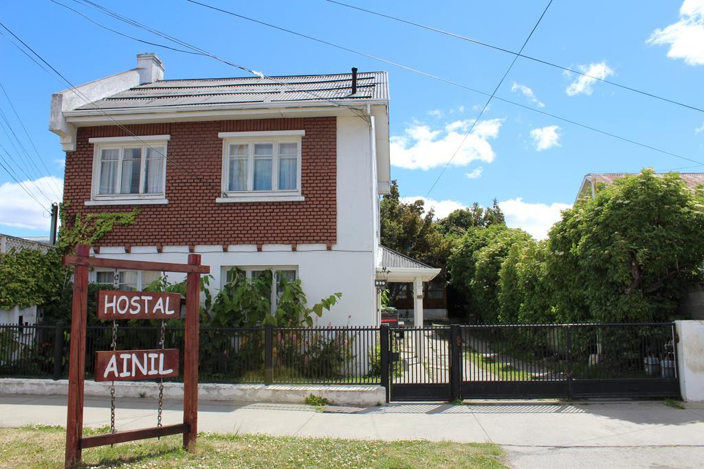 Hostal Y Cabanas Ainil Пунта-Аренас Екстер'єр фото