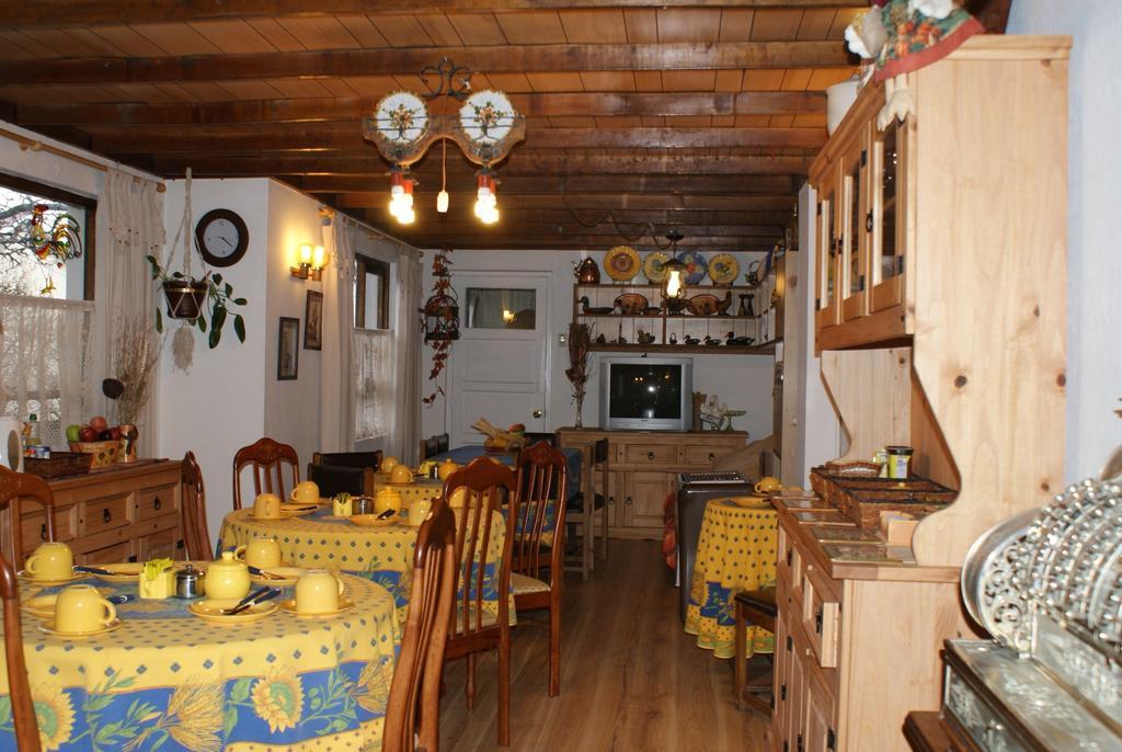 Hostal Y Cabanas Ainil Пунта-Аренас Екстер'єр фото
