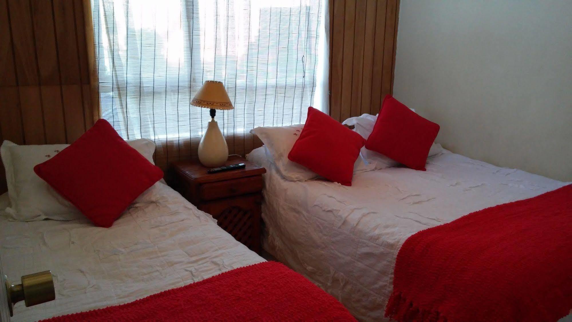 Hostal Y Cabanas Ainil Пунта-Аренас Екстер'єр фото