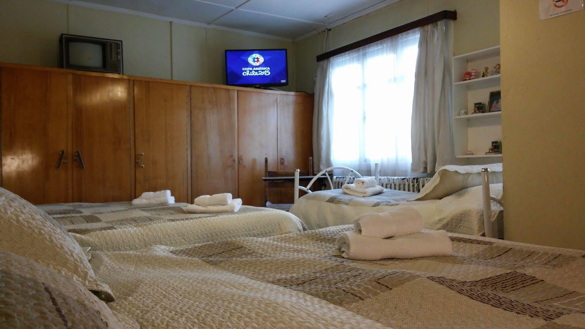Hostal Y Cabanas Ainil Пунта-Аренас Екстер'єр фото