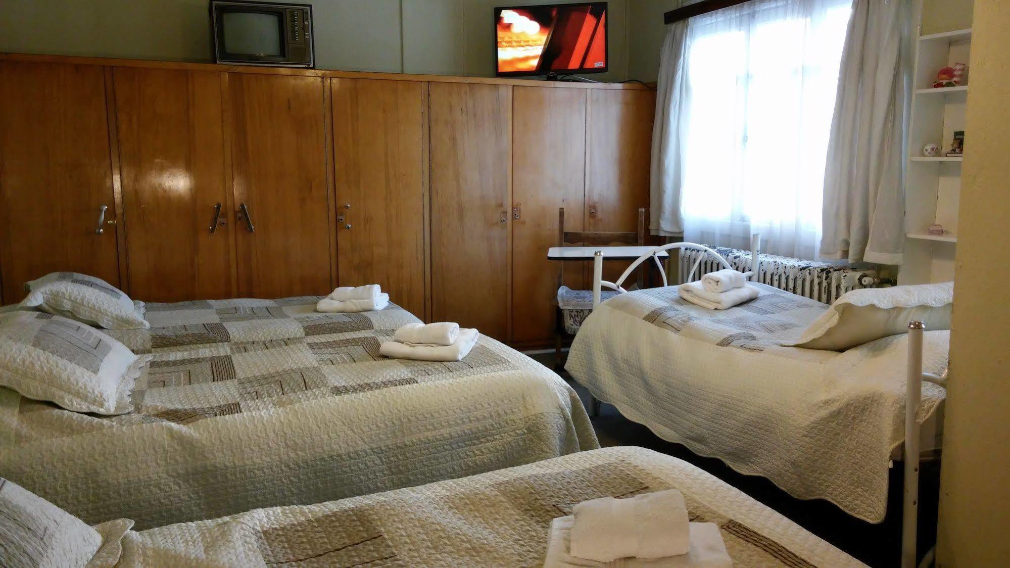 Hostal Y Cabanas Ainil Пунта-Аренас Екстер'єр фото