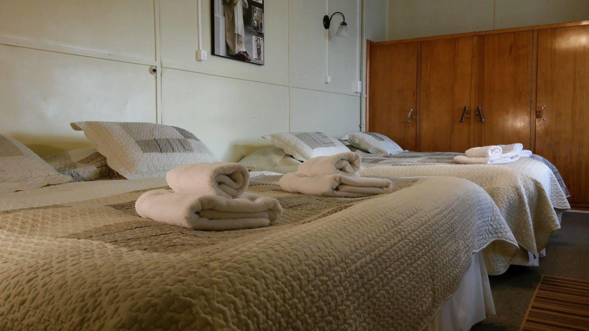 Hostal Y Cabanas Ainil Пунта-Аренас Екстер'єр фото