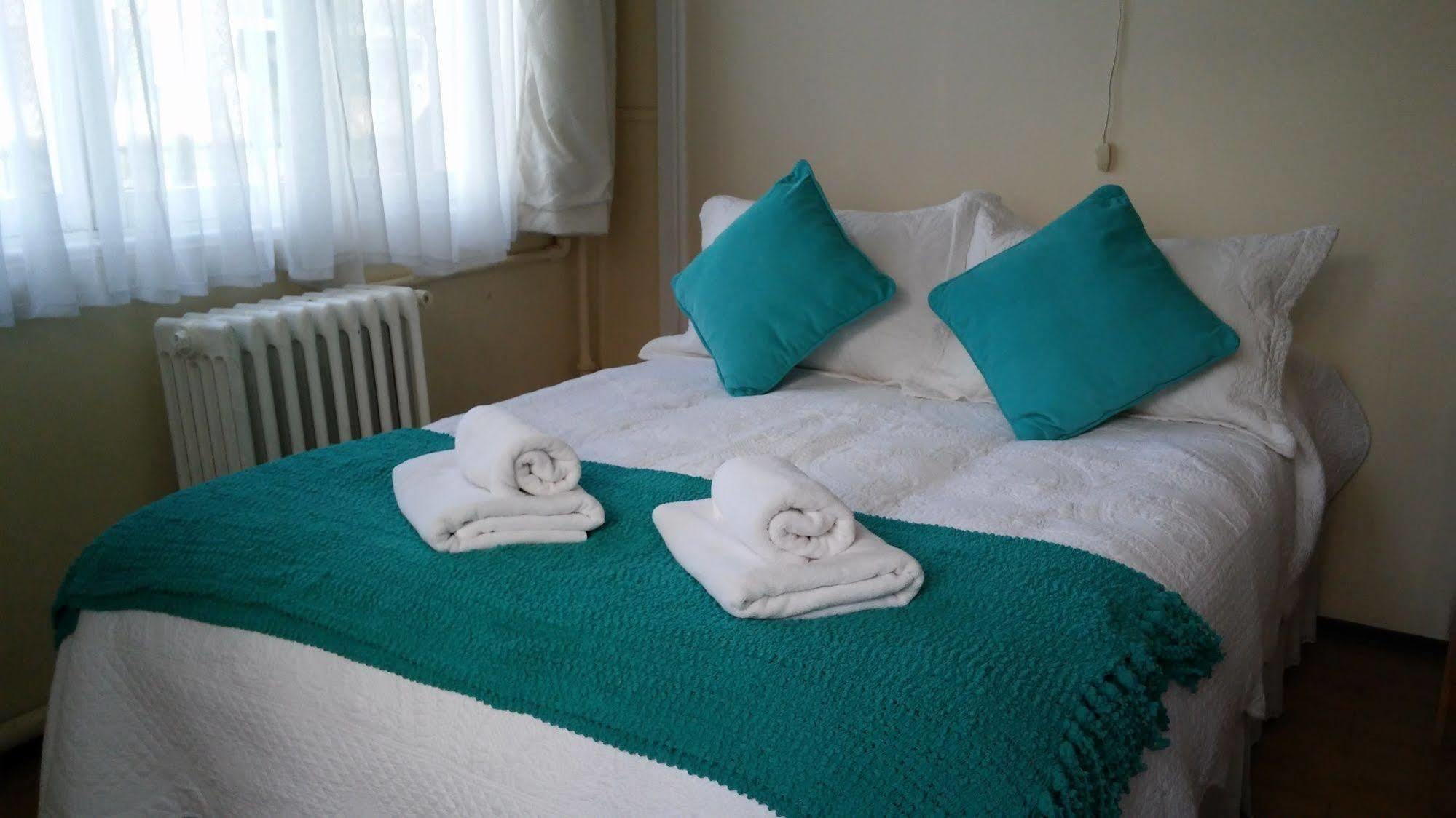 Hostal Y Cabanas Ainil Пунта-Аренас Екстер'єр фото