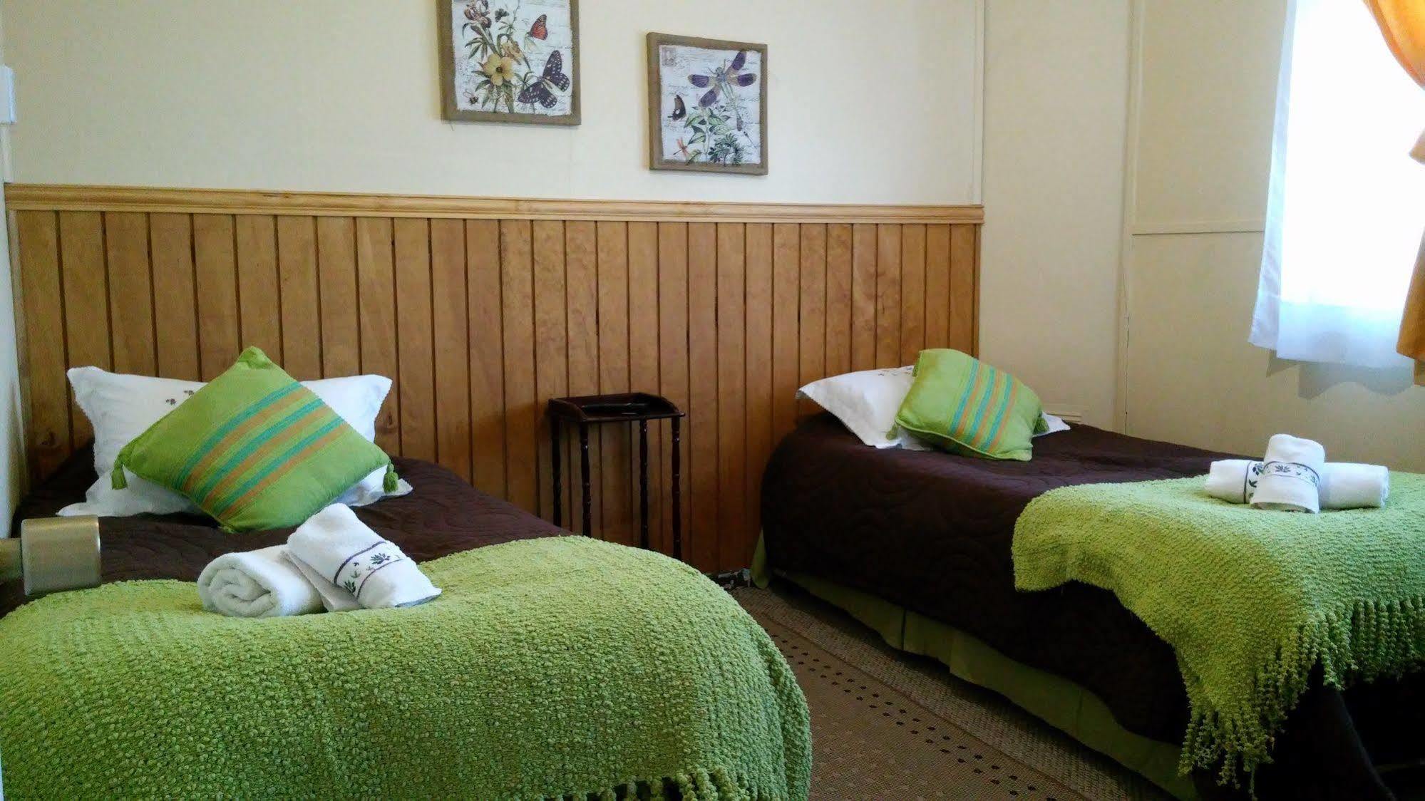 Hostal Y Cabanas Ainil Пунта-Аренас Екстер'єр фото