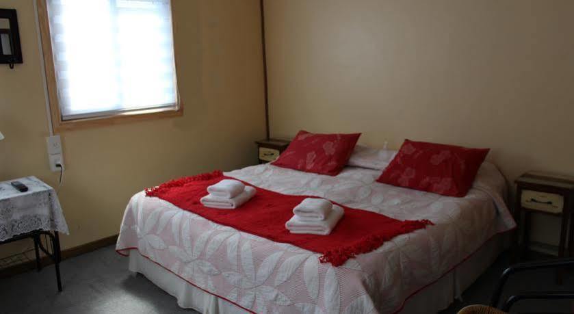 Hostal Y Cabanas Ainil Пунта-Аренас Екстер'єр фото
