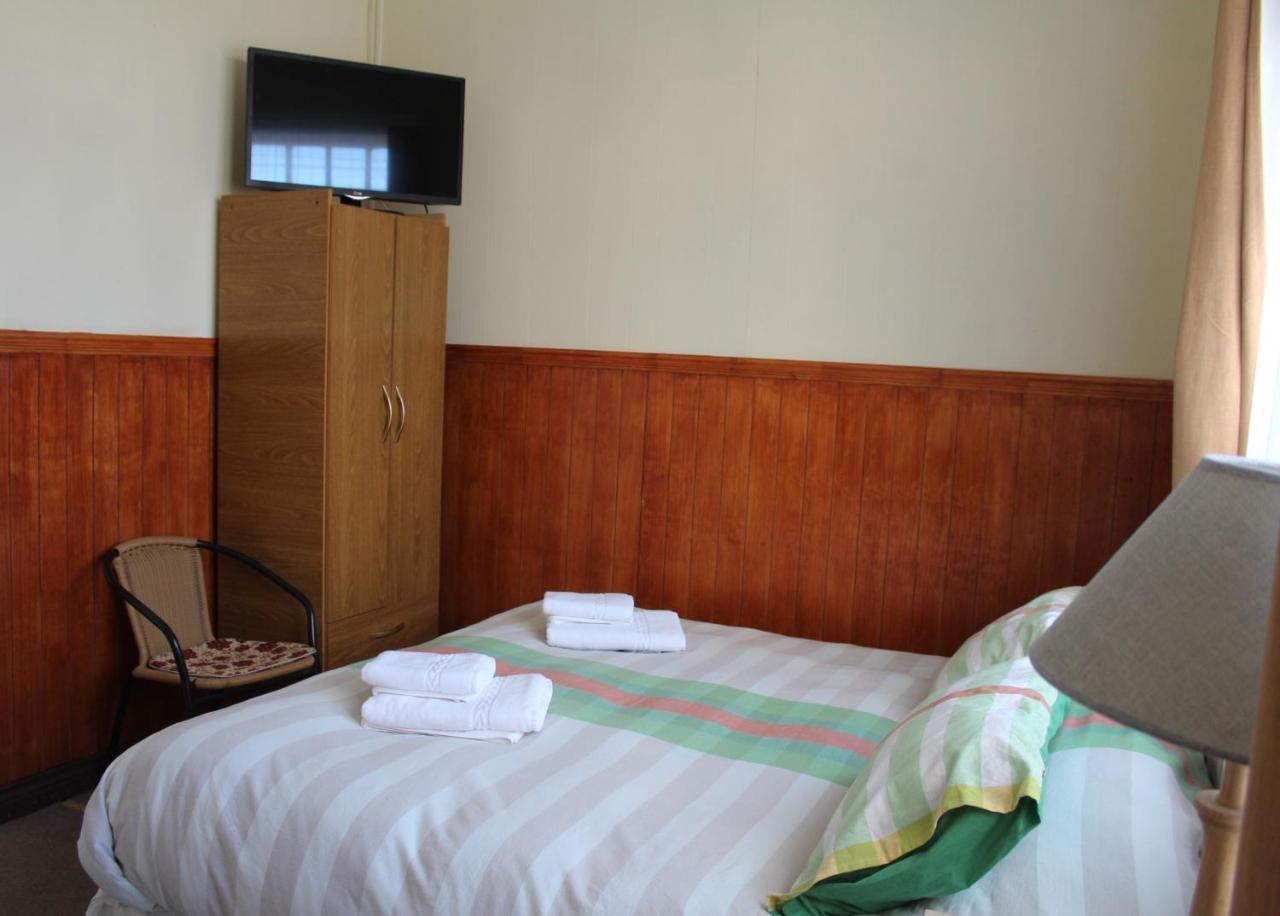 Hostal Y Cabanas Ainil Пунта-Аренас Екстер'єр фото