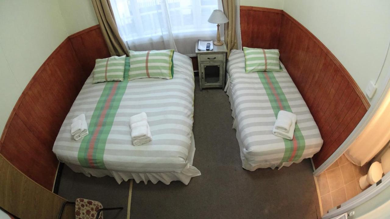 Hostal Y Cabanas Ainil Пунта-Аренас Екстер'єр фото